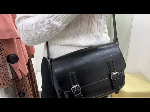❤️ Offentlig onani av den unga slynan FeralBerry med en dildo i provrummet Sexvideo at porn sv.tvmarket.top ﹏